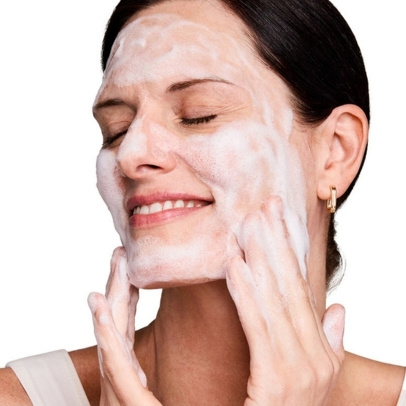 ●●●SOLD●●●New Estee Lauder Advanced Facial Cleansing Gel - Picture 4 of 7